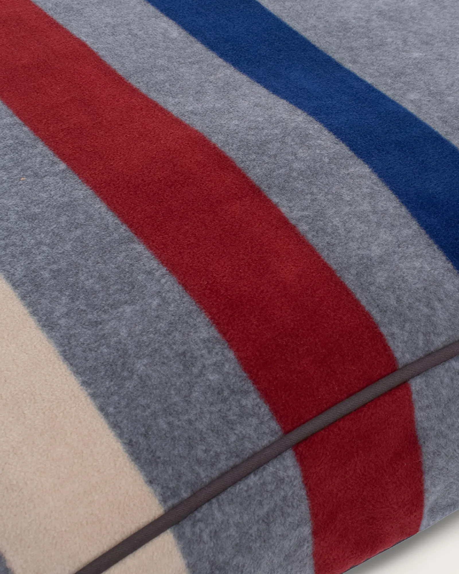 Pendleton CABIN STRIPE PET BED - NAPPER GREY MULTI Fashion