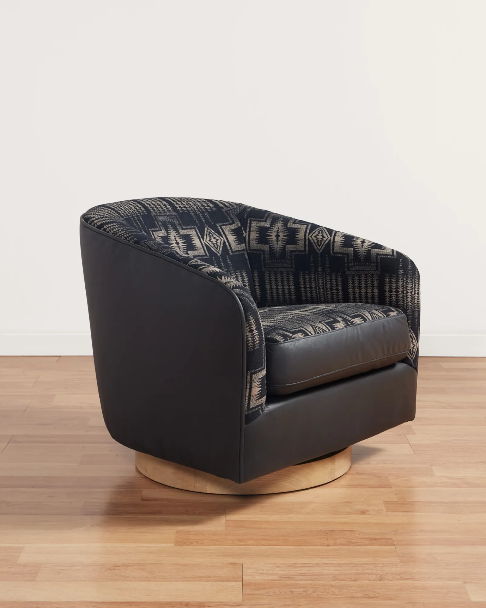Pendleton HARDING BARREL CHAIR ONE SIZE Fashion