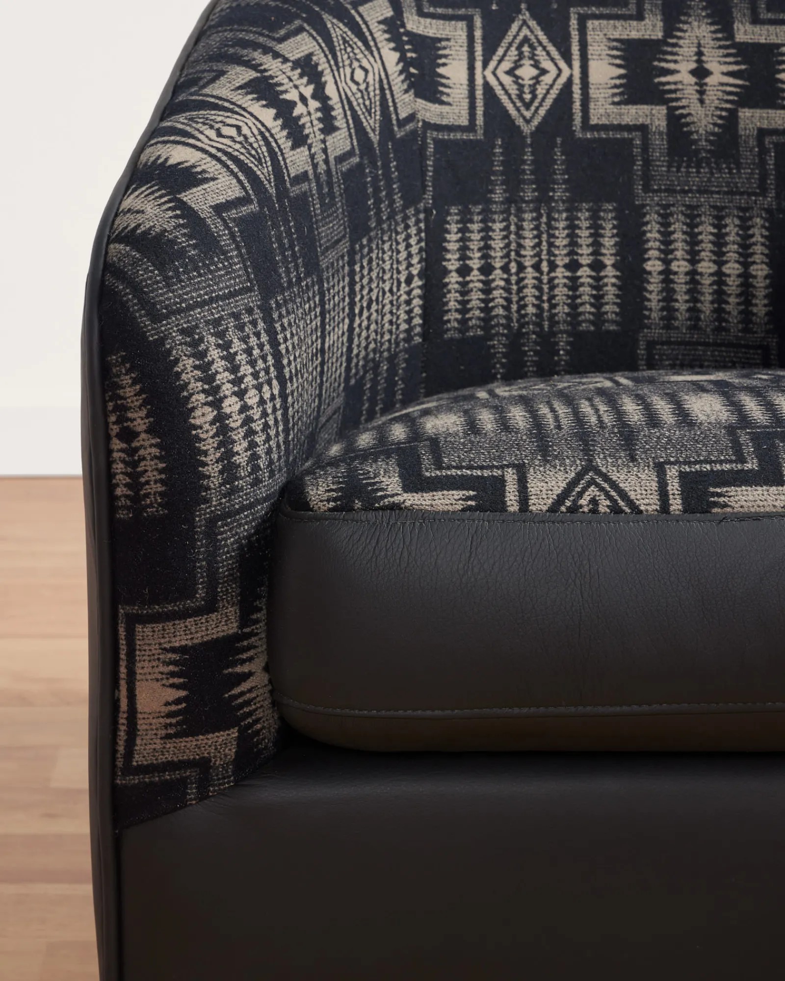 Pendleton HARDING BARREL CHAIR ONE SIZE Fashion